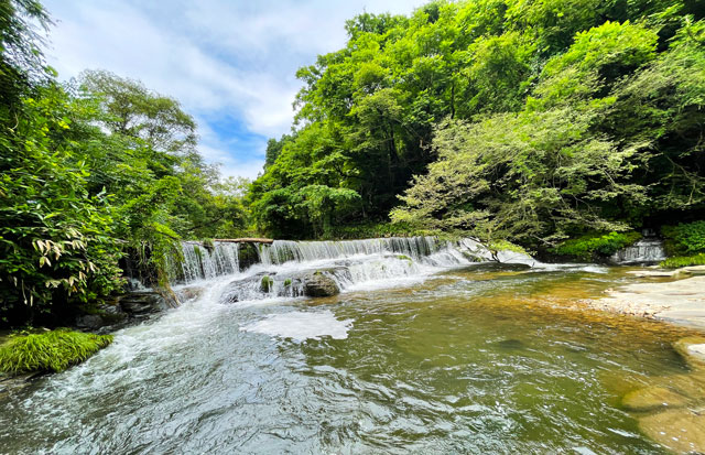 富山県小矢部市の観光スポット宮島峡一の滝