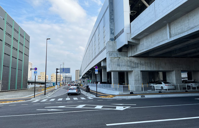 富山駅直結の富山駅前第二駐車場への道