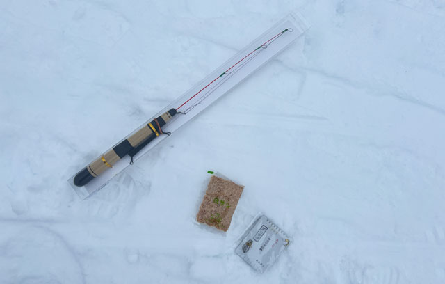 長野県霊仙寺湖での氷上ワカサギ釣りの釣り道具
