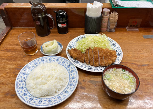 富山県魚津市で人気の「とんかつや」のトンカツ定食