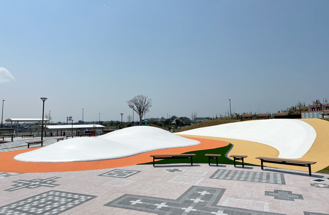 富山県黒部市の道の駅「KOKOくろべ」のふわふわドーム