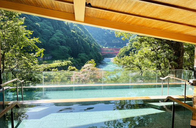 富山県の黒部・宇奈月温泉 やまのはの露天風呂からの景色