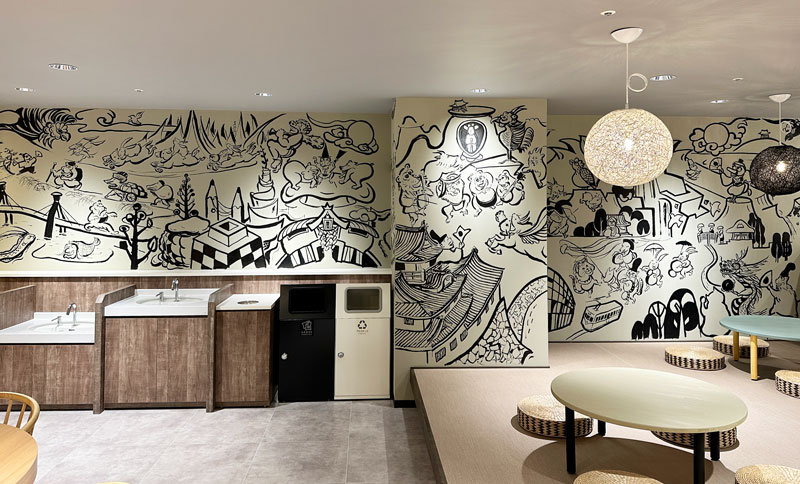 マリエとやま1階フードホールFOO&HOOの壁画「立山曼荼羅風の鳥獣戯画」