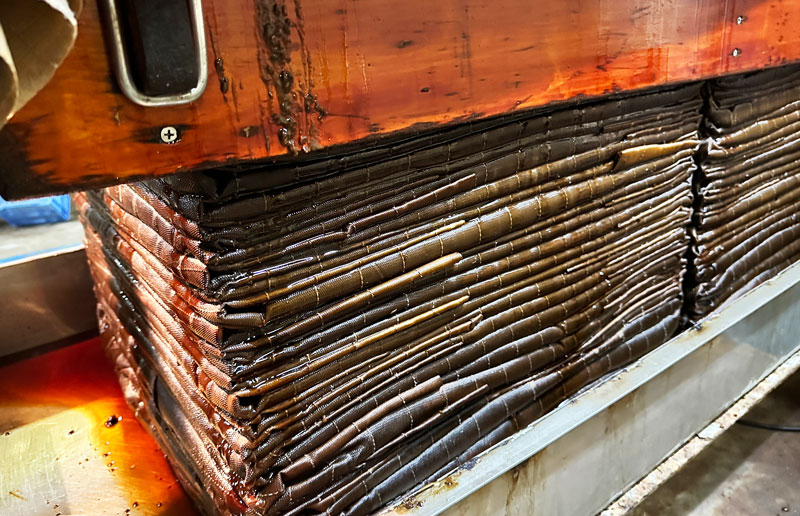 富山県小矢部市の手作り醤油醸造所「畑醤油」のもろみの絞り機