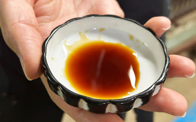 富山県小矢部市の手作り醤油醸造所「畑醤油」の試飲