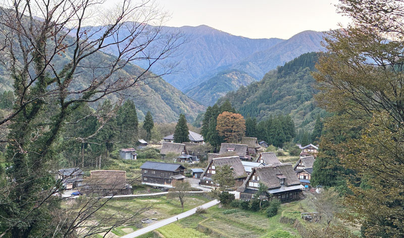 富山県南砺市五箇山の相倉掌造りの景色