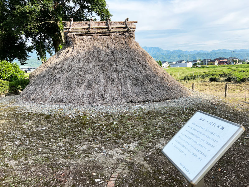 富山県朝日町の「不動堂遺跡」の竪穴式住居