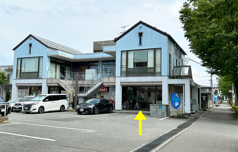 富山市新根塚にオープンした新店舗「21時にアイス」の店舗外観